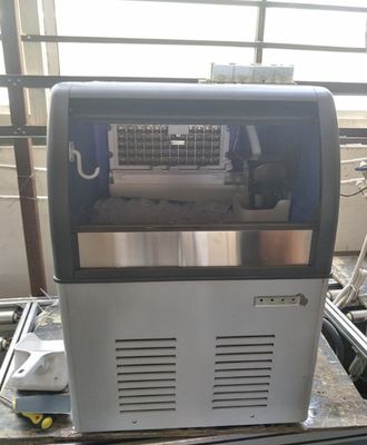 1000kgの氷の貯蔵容量を持つプロの商用立方体製氷機