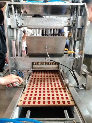 ロリポップとゴムキャンディのための全自動倒し機 150kg/h生産ライン