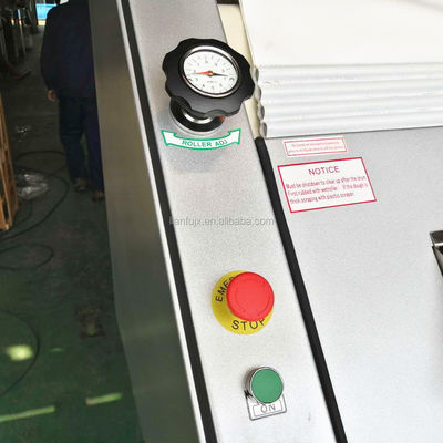 パン屋 応用分野 ステンレス鋼のボディを持つフランスパンバゲット模造機