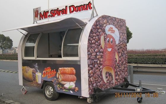 サービス後のスペアパーツと果物原材料を含む冷蔵されたストリートフードカート