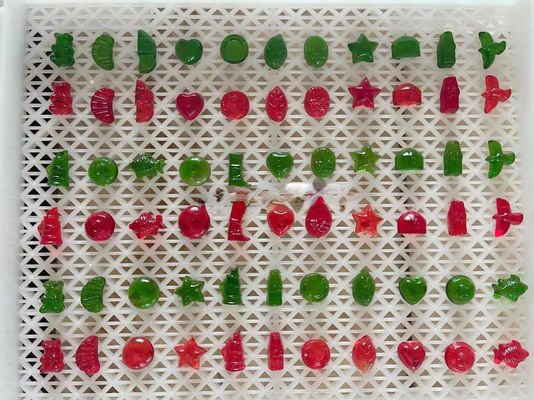 150個のキャンディー製造機械を搭載した先進的な硬柔果汁菓子チョコレート生産ライン