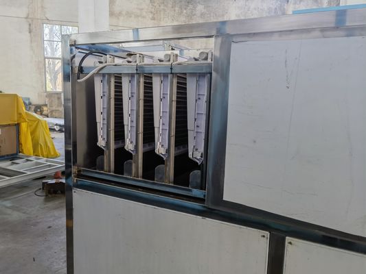 430×520×790 大量の氷の生産のための工業用氷塊機械 操作が簡単