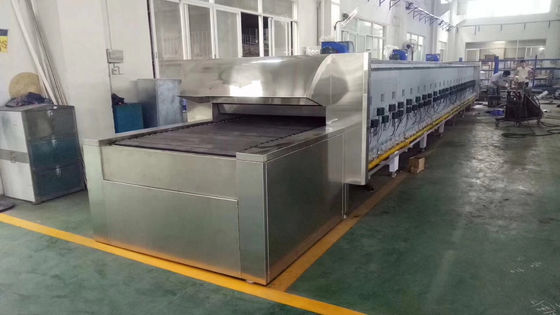 製造工場におけるパンとクッキー生産のための連続パントンネルオーブン