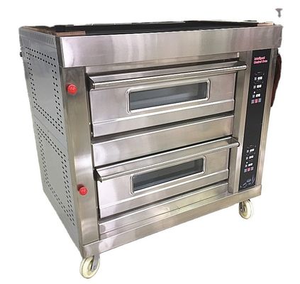 パイ・ロング・ローフ・ベーカリーで,大きなデッキオーブンマシンで円形ココナッツパンを焼くのが簡単になりました