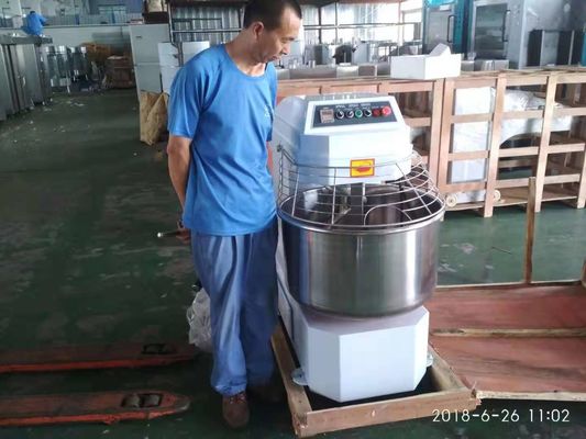 100kg出力容量 工業用パスタミキサー ダブルモーション ダブルスピード 操作が簡単