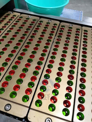 50kg/h 素敵な柔らかいロリポップを作る機械 自動形造 上海ゴミベアキャンディ