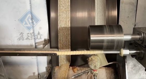 8kWのガス総電力と60~80kg/hのトウモロコシの詰め込み容量を持つエッグロールを作る機械