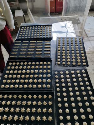 粉末原材料を使用する小規模企業のための高生産性ビスケット製造機械