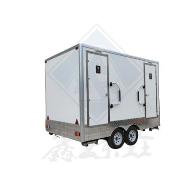 公共の便宜のために,外装のカスタマイズされた色のポータブルモバイルトイレトレーラー