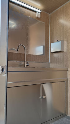公共の便宜のために,外装のカスタマイズされた色のポータブルモバイルトイレトレーラー